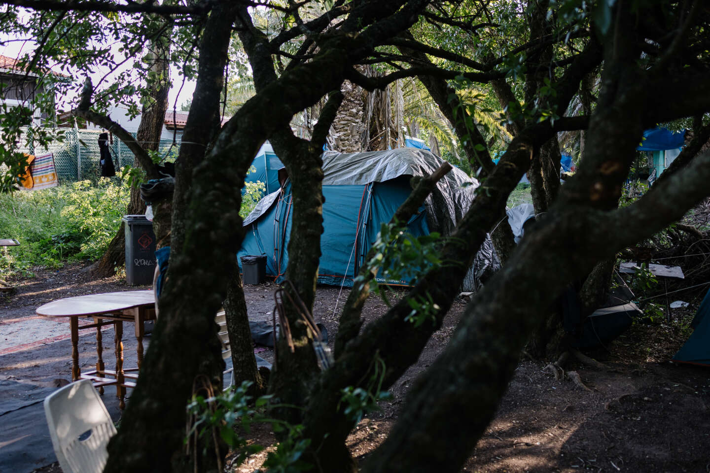 Crise du logement : au Portugal, près de Lisbonne, le camping sauvage des travailleurs précaires