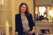 La décoratrice Sandie Roy Saul dans son agence-appartement, le « 34, rue Louise-Emilie », à Paris, le 29 janvier 2024.
