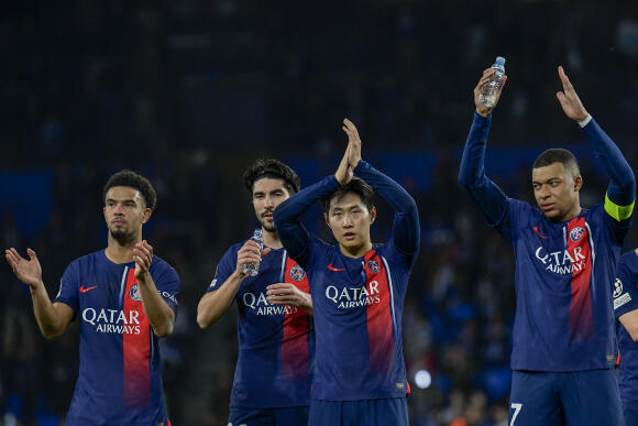 Les joueurs du Paris Saint-Germain remercient leurs supporteurs qui ont fait le déplacement à Saint-Sébastien, lors de la qualification parisienne face à la Real Sociedad (2-1), le 5 mars 2024.