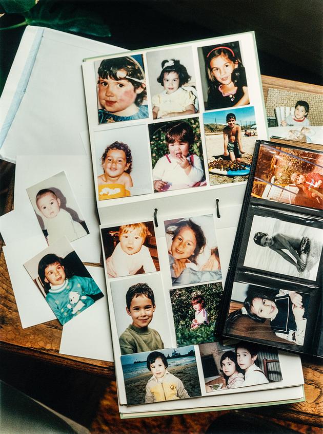 Des photos d’enfance des demi-frères et sœurs Ophélie, Elise, Aurélie, Benjamin, Maude, Antoine, Rémi, Amélie et Claire.