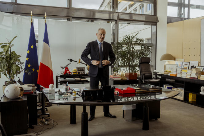 Le ministre de l'Économie et des Finances, Bruno Le Maire, dans son bureau à Paris le 5 mars 2024.