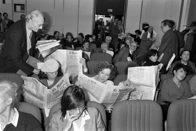 Lors d’une assemblée générale des salariés du « Monde », le 2 décembre 1984.