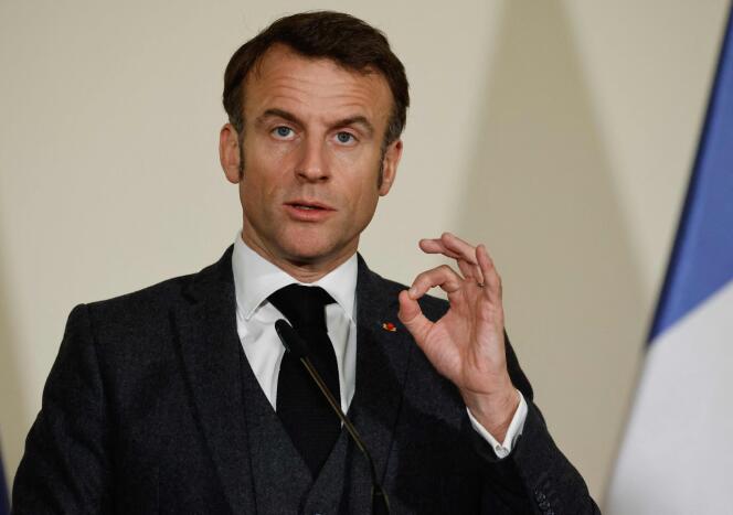 Emmanuel Macron, lors d’une conférence de presse, à Prague, le 5 mars 2024.