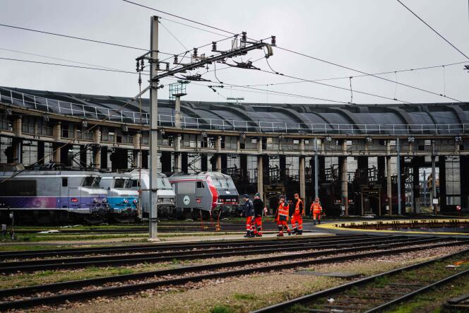 Empleados de SNCF en el centro de mantenimiento de Villeneuve-Saint-Georges (Val-de-Marne), 6 de marzo de 2024.