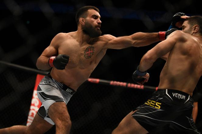 Benoît Saint Denis (left) fights Brazilian Thiago Moisés at the Accor Arena in Paris on September 2, 2023.