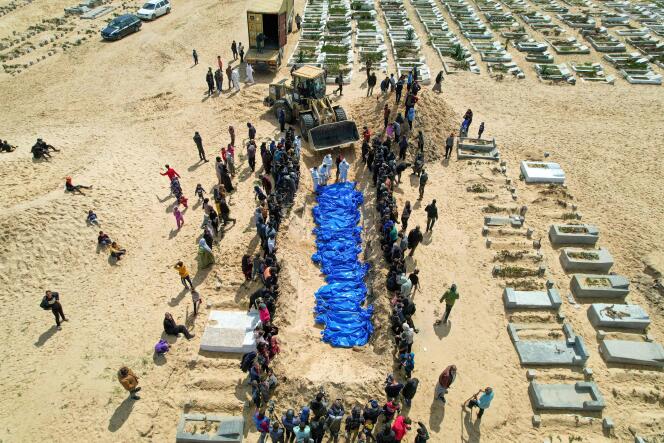 El funeral de 47 personas asesinadas en Rafah, en el sur de la Franja de Gaza, el 7 de marzo de 2024.