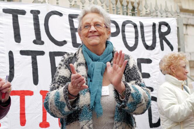 Geneviève Legay lors d’un rassemblement devant le palais de justice de Nice, le 8 mars 2024. 