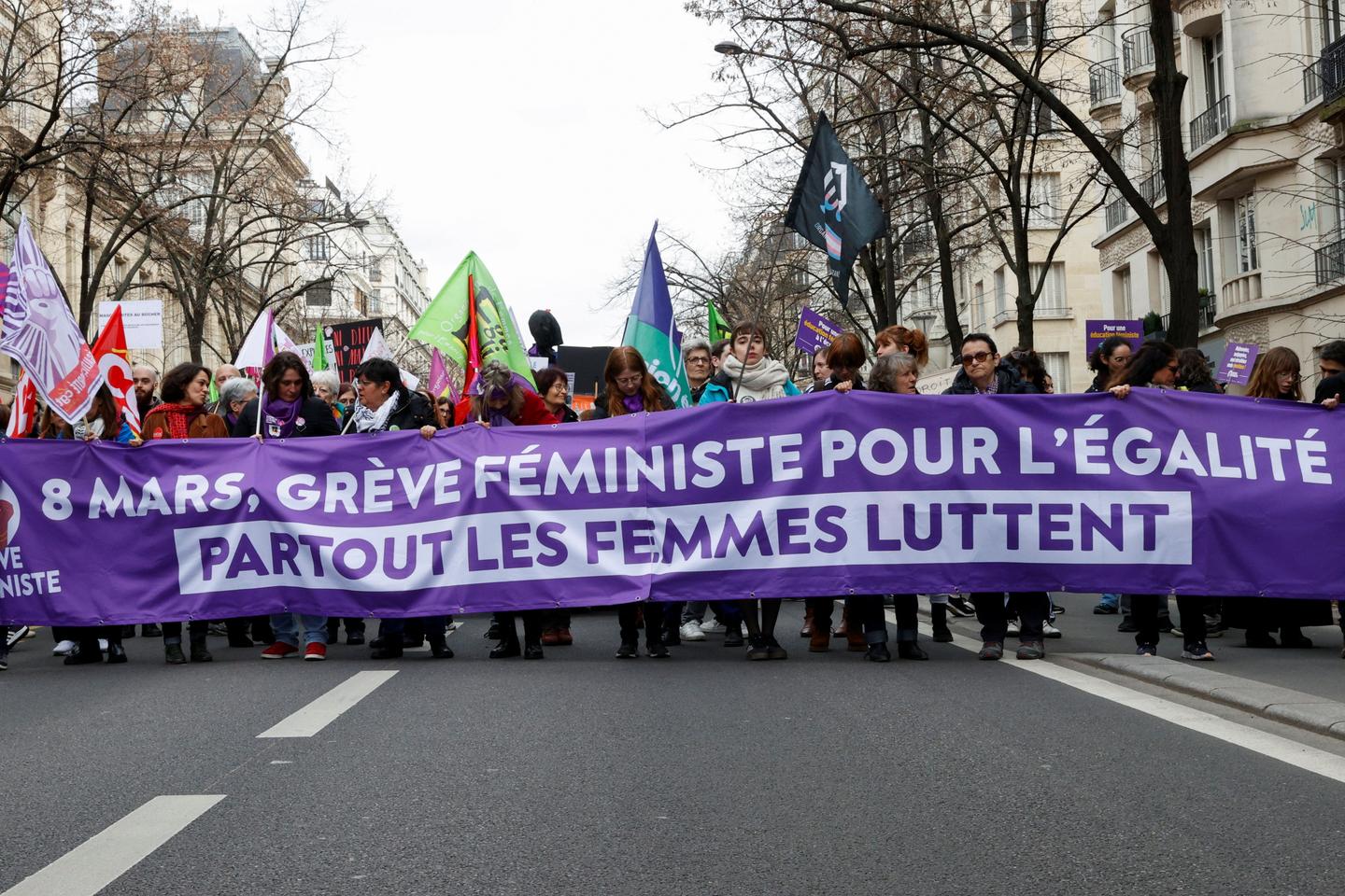 « Les femmes sont beaucoup plus souvent victimes de violences physiques au travail que les hommes »