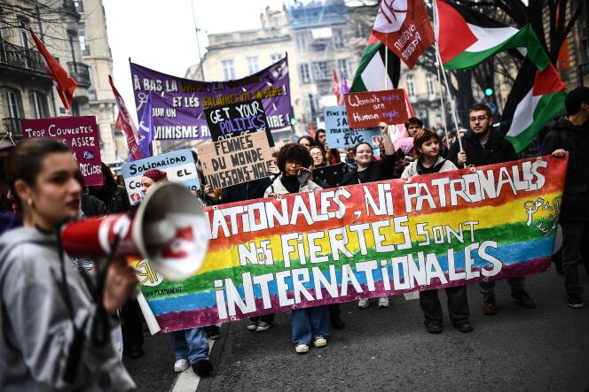 Des manifestants défilent lors de la Journée internationale des droits des femmes, à Bordeaux, le 8 mars 2024.