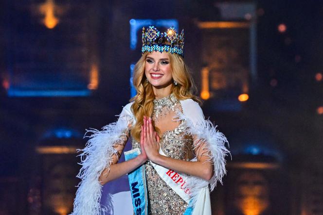 Miss Czech Kristina Pešková podczas koronacji w konkursie Miss World, sobota, 9 marca 2024 r. w Bombaju (Indie).