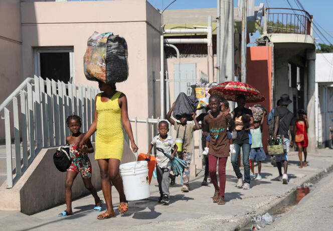 Residentes de Puerto Príncipe huyen de la violencia, 9 de marzo de 2024.