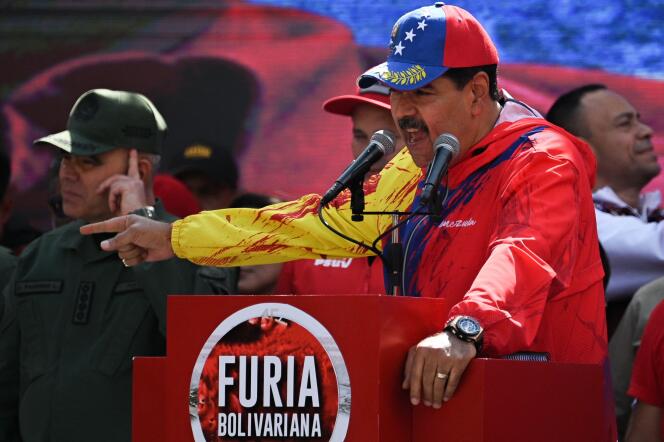 El presidente venezolano, Nicolás Maduro, habla con sus seguidores durante una manifestación en Caracas el 29 de febrero de 2024.