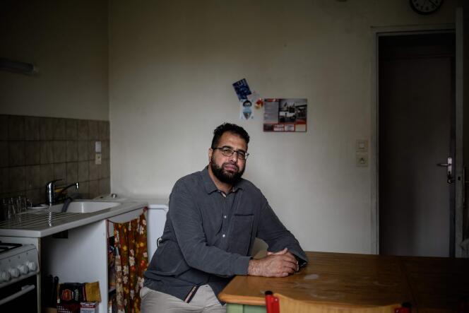 El argelino Kamel Daoudi en su apartamento de Aurillac (Cantal), el 19 de septiembre de 2023.