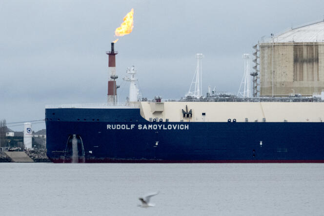 The LNG tanker “Rudolf-Samoilovich”, under the Panamanian flag, at the Montoir du Bretagne LNG terminal, in the port of Nantes-Saint-Nazaire, March 10, 2022.