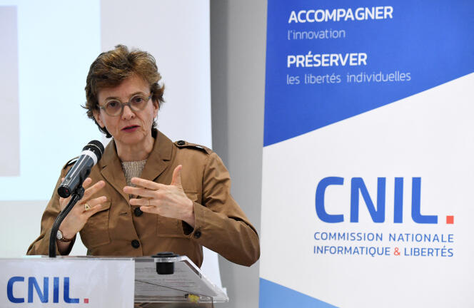 Marie-Laure Denis, présidente de la Commission nationale de l’informatique et des libertés (CNIL), lors de la présentation du rapport annuel 2021 de la CNIL, à Paris, le 11 mai 2022.