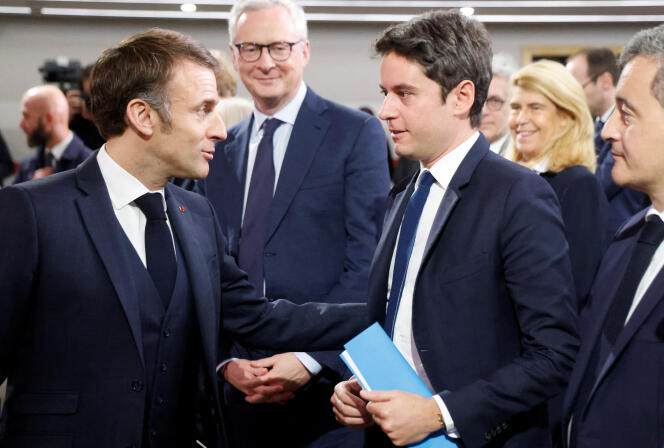 Emmanuel Macron, Gabriel Attal et Bruno Le Maire, lors d’une réunion avec des hauts fonctionnaires, à Paris, le 12 mars 2024.