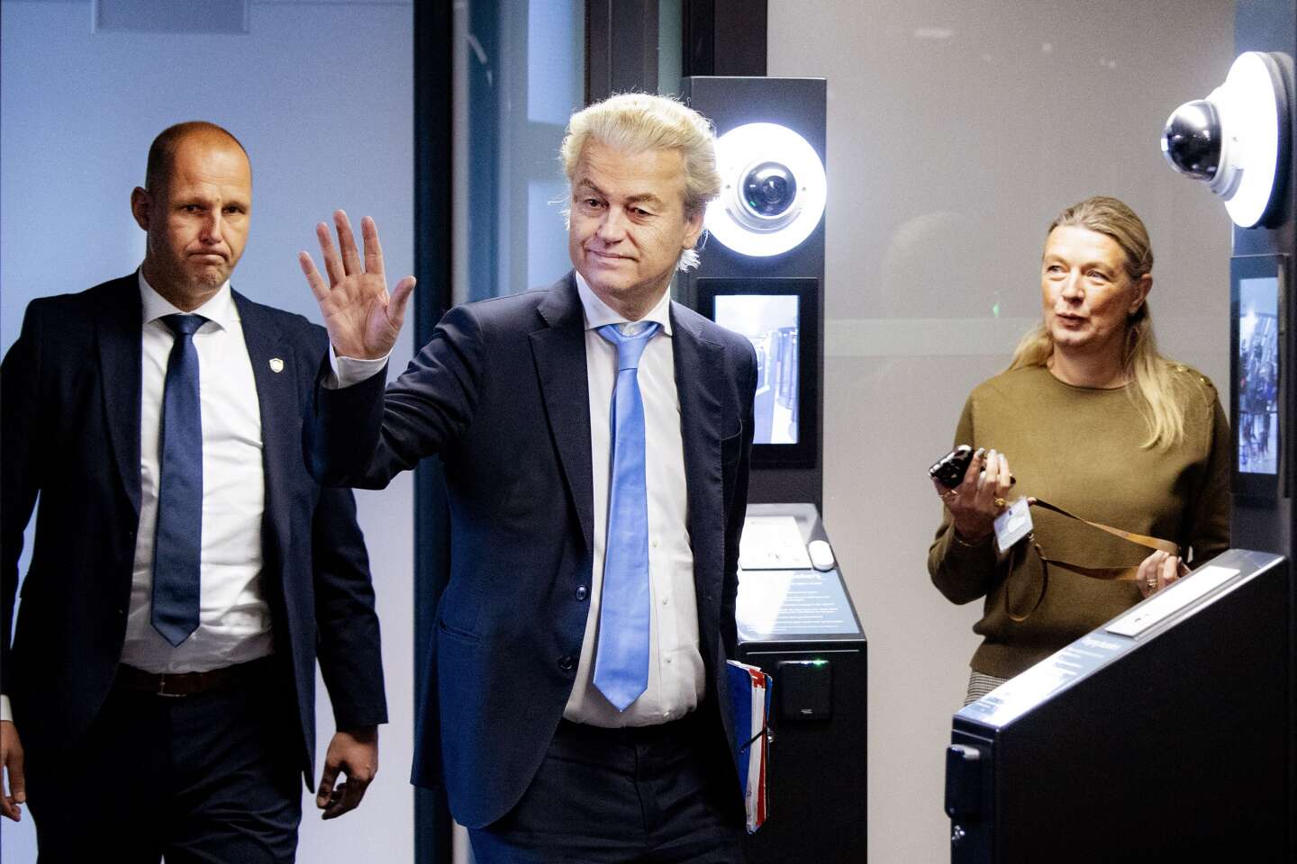 In Nederland heeft Geert Wilders de vorming van een regering opgegeven