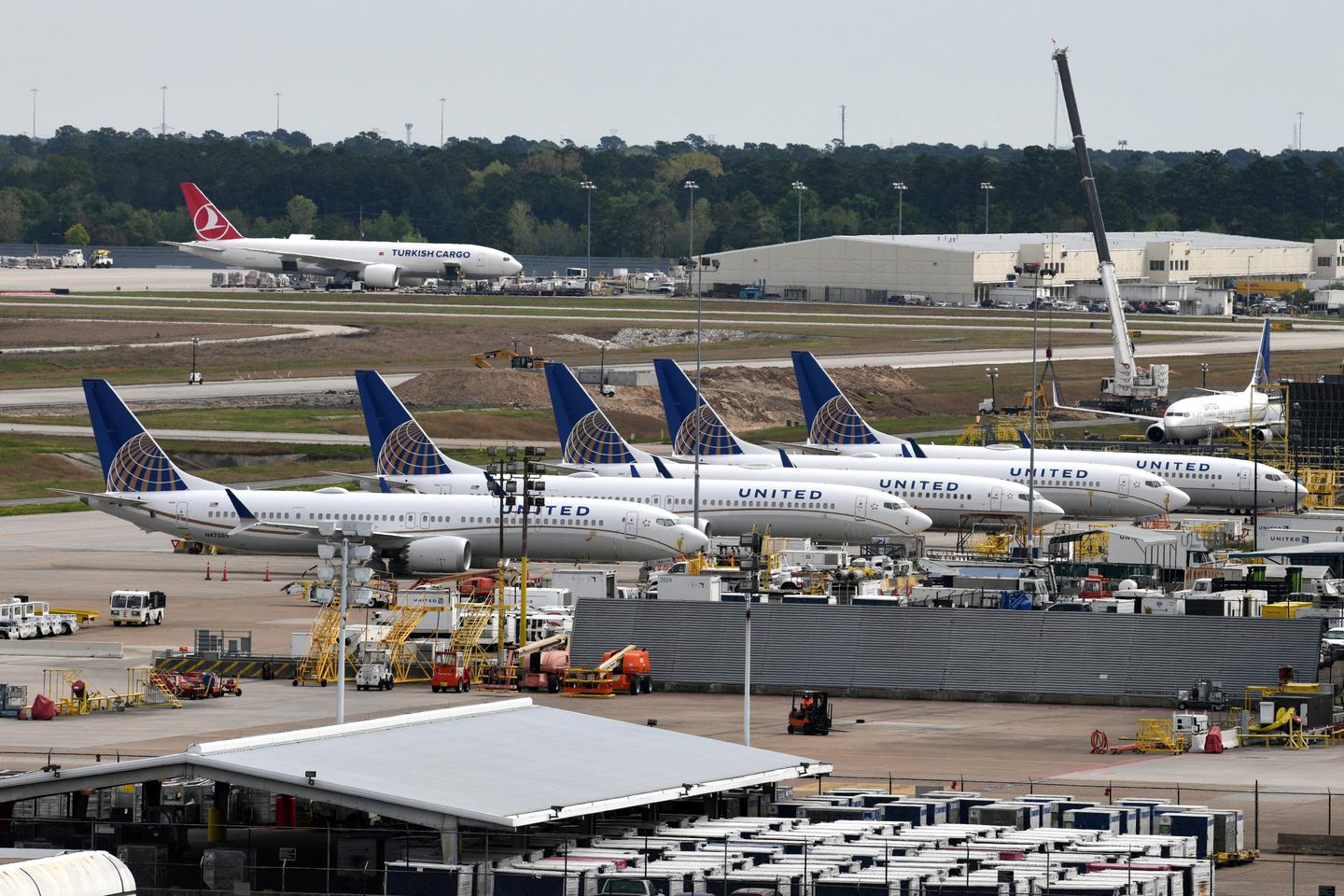 Boeing 737 found to have missing panel after flight from California to Oregon