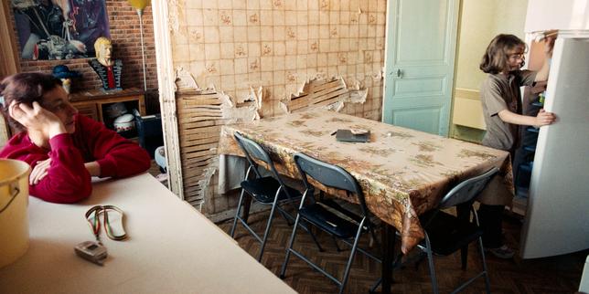 La photographe Diane Grimonet raconte 25 ans de mal-logement en France : « Les gens me demandent de montrer ce qu’ils vivent » thumbnail
