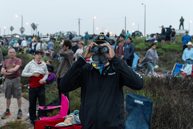 Spectators wait on South Padre Island for the launch of SpaceX's Starship spacecraft from the Boca Chica launch pad near Brownsville, Texas, United States, March 14, 2024. 