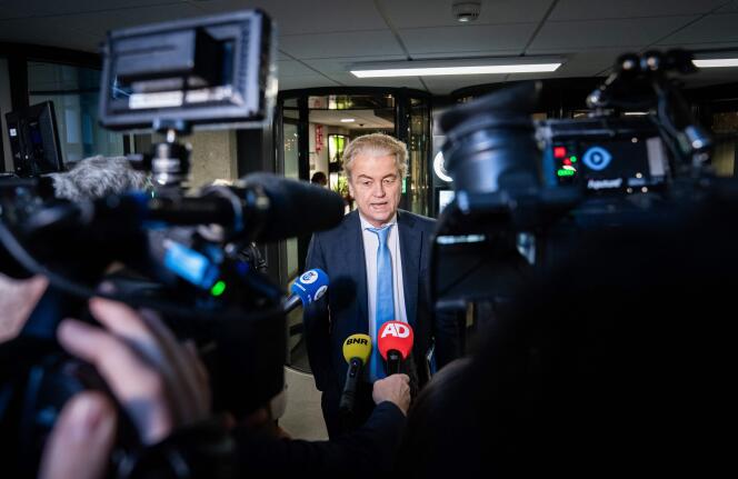 Geert Wilders van de extreemrechtse Partij voor de Vrijheid (PVV) arriveert op 14 maart 2024 in de Tweede Kamer in Den Haag.  