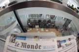Des journalistes assistent à une conférence de rédaction au siège du « Monde », à Paris, le 13 mars 2023.