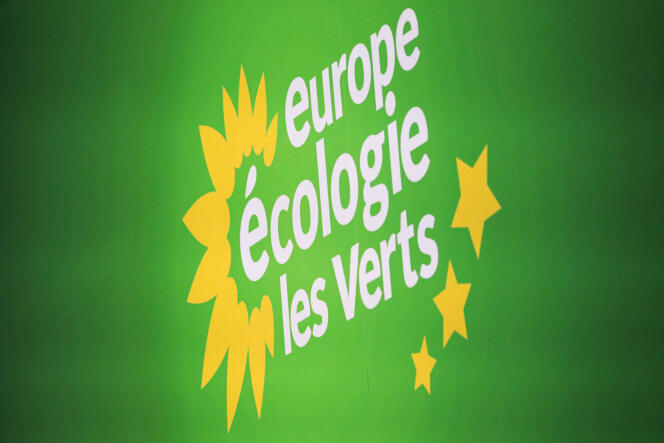 Esta fotografía muestra el logo del partido político Europe Ecologie-Les Verts (EELV), durante las universidades de verano del partido en Le Havre, el 24 de agosto de 2023. 