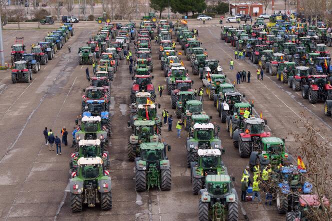 Des agriculteurs espagnols rassemblés pour une manifestation réclamant des conditions équitables pour le secteur agricole, à Valladolid, dans le nord de l’Espagne, le 15 mars 2024.