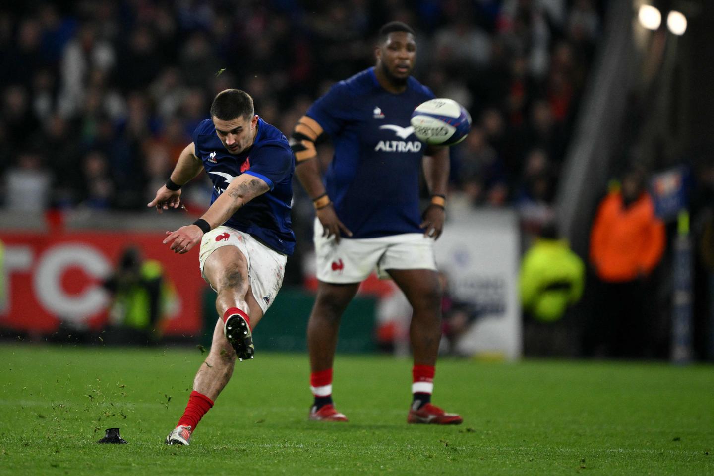 Six Nations: France defeats England to secure second place