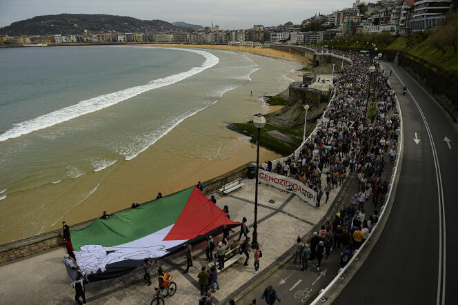 Une manifestation contre les bombardements israéliens à Gaza, à Saint-Sébastien, dans le nord de l'Espagne, le 17 mars 2024.