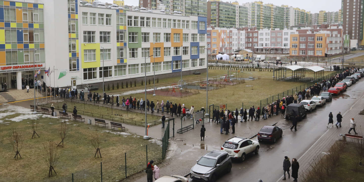 On the third and final day of voting, Vladimir Putin's opponents called for a midday rally.