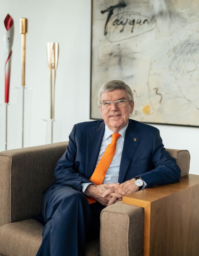Томас Бах, президент Международного олимпийского комитета, в своем кабинете в Олимпийском доме в Лозанне (Швейцария), 14 марта 2024 года.
