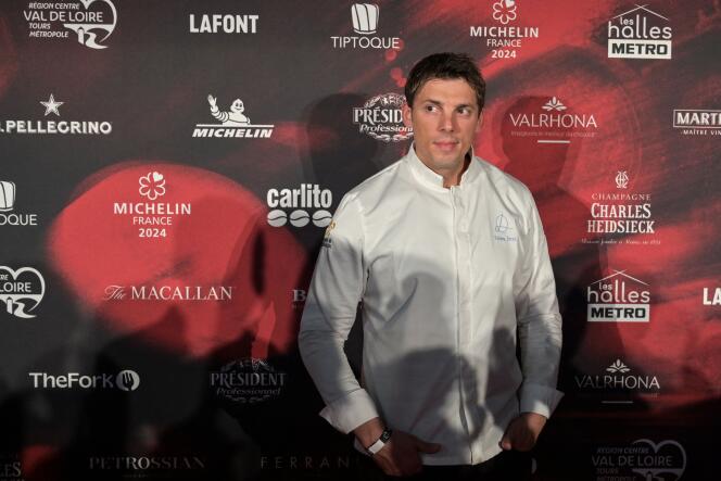 El chef francés de tres estrellas de La Table du Castellet (Var), Fabien Ferré, en el marco de la ceremonia de entrega de premios de la guía Michelin Francia 2024, en Tours, el 18 de marzo de 2024.