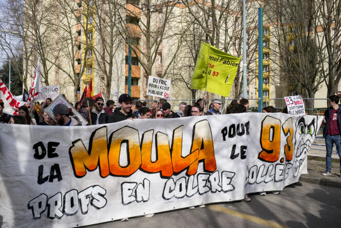 Marche d’enseignants de Seine-Saint-Denis réclamant un « plan d’urgence » pour le département, à Bobigny, le 14 mars 2024.