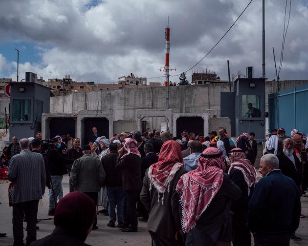 Palestinians wait at the Qalandiya checkpoint (West Bank), March 15, 2024.