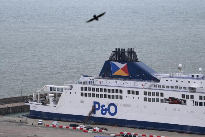 Un bateau de la compagnie P&O Ferries, dans le port de Douvres, au Royaume-Uni, le 3 mai 2022. 