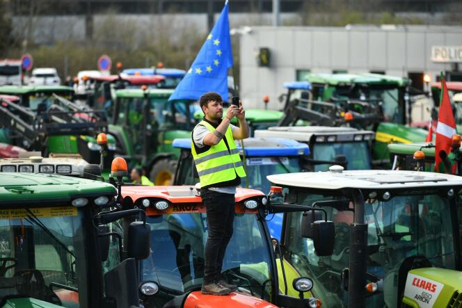Lors d’une manifestation d’agriculteurs à Biriatou (Pyrénées-Atlantiques), le 7 mars 2024.