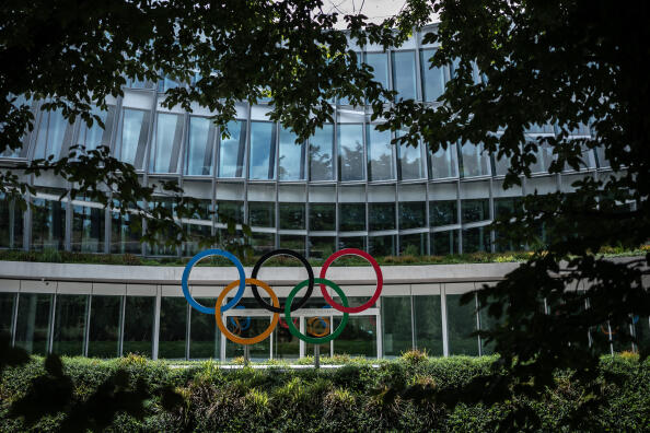 A picture taken on June 8, 2020 shows the Olympic rings logo at the entrance of the headquarters of the International Olympic Committee (IOC) in Lausanne amid the COVID-19 crisis, caused by the novel coronavirus. The International Olympic Committee (IOC) Executive Board will meet remotely by videoconference on June 10, 2020 to report on the Tokyo 2020 and Paris 2024 Olympics. (Photo by Fabrice COFFRINI / AFP)