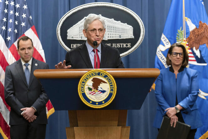 In the center, the Attorney General of the United States, Merrick Garland, in Washington, Thursday March 21.