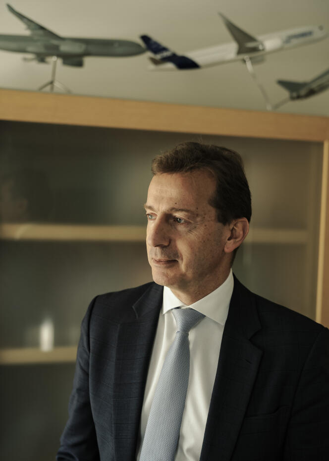 Guillaume Faury, presidente ejecutivo del grupo Airbus, en las instalaciones de la empresa en París, el 21 de marzo de 2024.