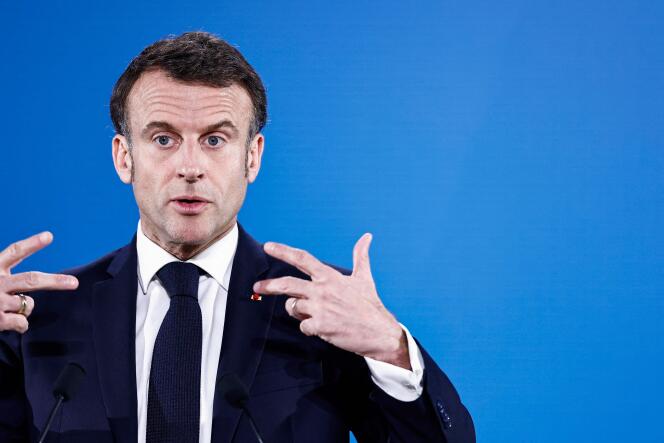 Emmanuel Macron da una conferencia de prensa al margen de la cumbre en Bruselas el 22 de marzo de 2024.