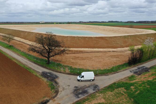 Una reserva de agua para riego agrícola en construcción, en Sainte-Soline (Deux-Sèvres), 11 de abril de 2023.