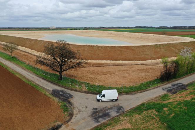 Une réserve d’eau pour l’irrigation agricole en cours de construction, à Sainte-Soline (Deux-Sèvres), le 11 avril 2023.