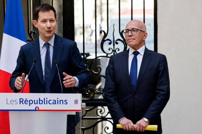 François-Xavier Bellamy et Eric Ciotti, lors d’une conférence de presse des Républicains afin de lancer la campagne de leur parti pour les prochaines élections européennes, à Paris, le 19 mars 2024. 