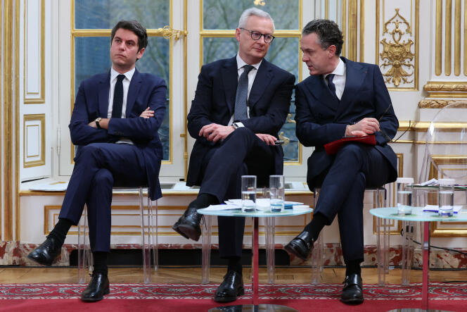 El Primer Ministro, Gabriel Attal, el Ministro de Economía, Bruno Le Maire, y el Ministro de Transición Ecológica y Cohesión Territorial, Christophe Béchu, en Matignon, el 21 de febrero de 2024.