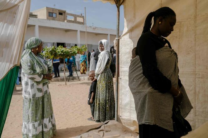 In een stembureau in HLM Grand Médine, aan de rand van Dakar, 24 maart 2024.