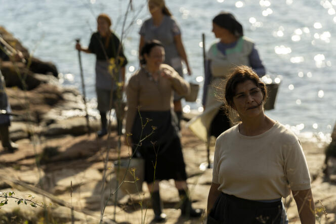 Maria (Janet Novas, au premier plan), dans « O corno. Une histoire de femmes », de Jaione Camborda.