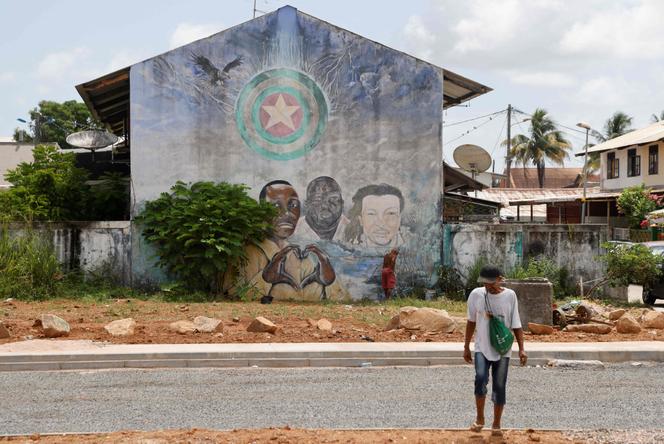Une peinture murale dans le quartier de « La Crique », historiquement construit par les immigrés arrivés en Guyane, à Cayenne, le 23 mars 2024.