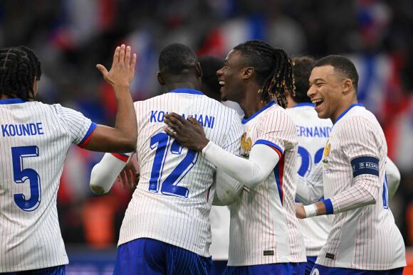Les Bleus célèbrent le but de Randal Kolo Muani lors de la victoire de la France contre le Chili (3-2).