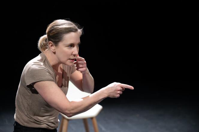 Andréa Bescond dans « Les Chatouilles », mise en scène d’Eric Metayer, au Théâtre de l’Atelier, à Paris, le 18 mars 2024.